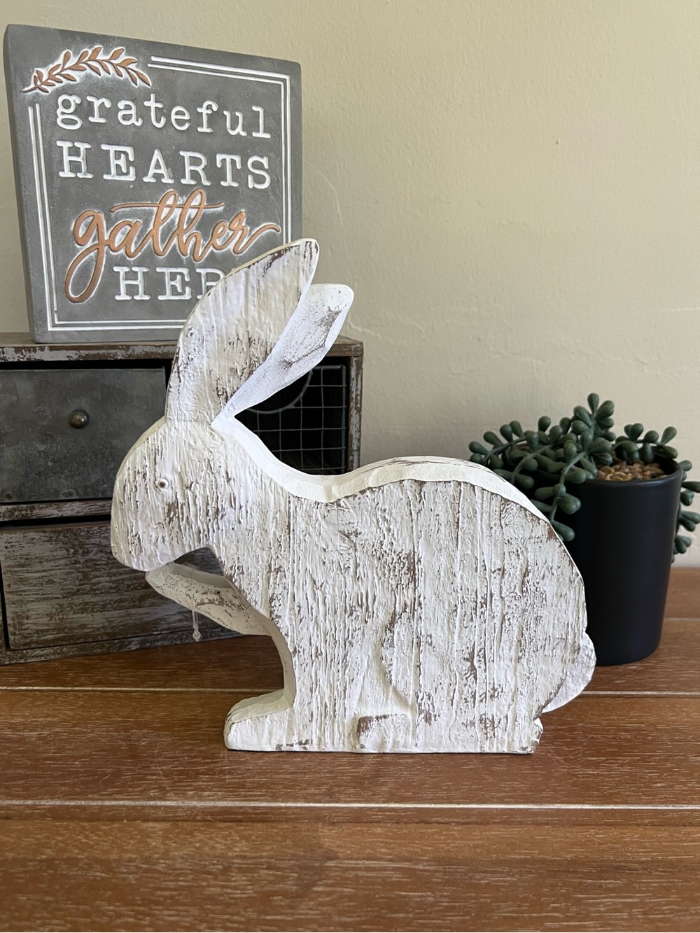 White Wooden Distressed Farmhouse Bunny
Measures 9"x 9"